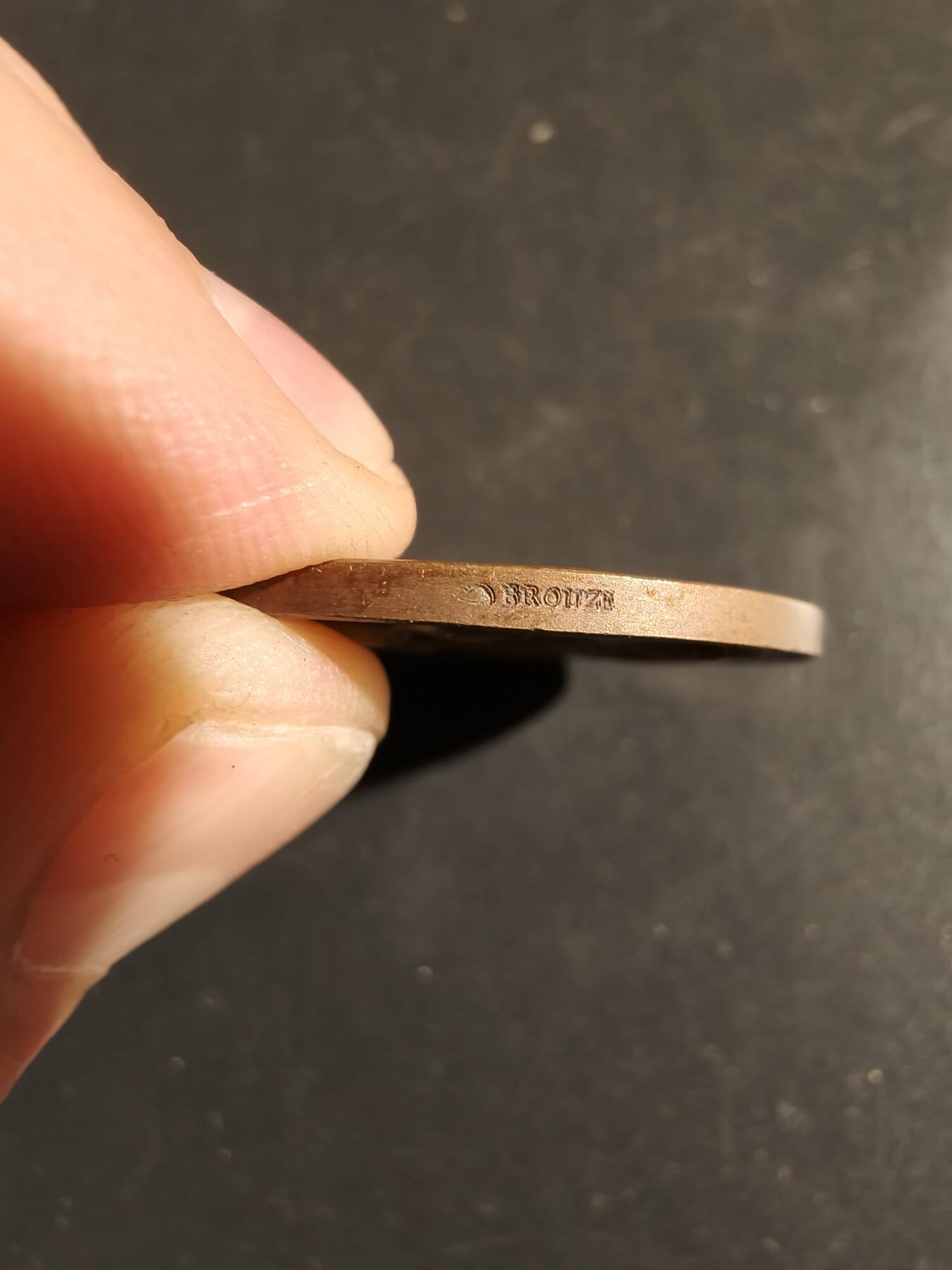 老王徽章第164期  法国南特地区美术学院大铜章     1912年     直径32mm.    重量15.9g