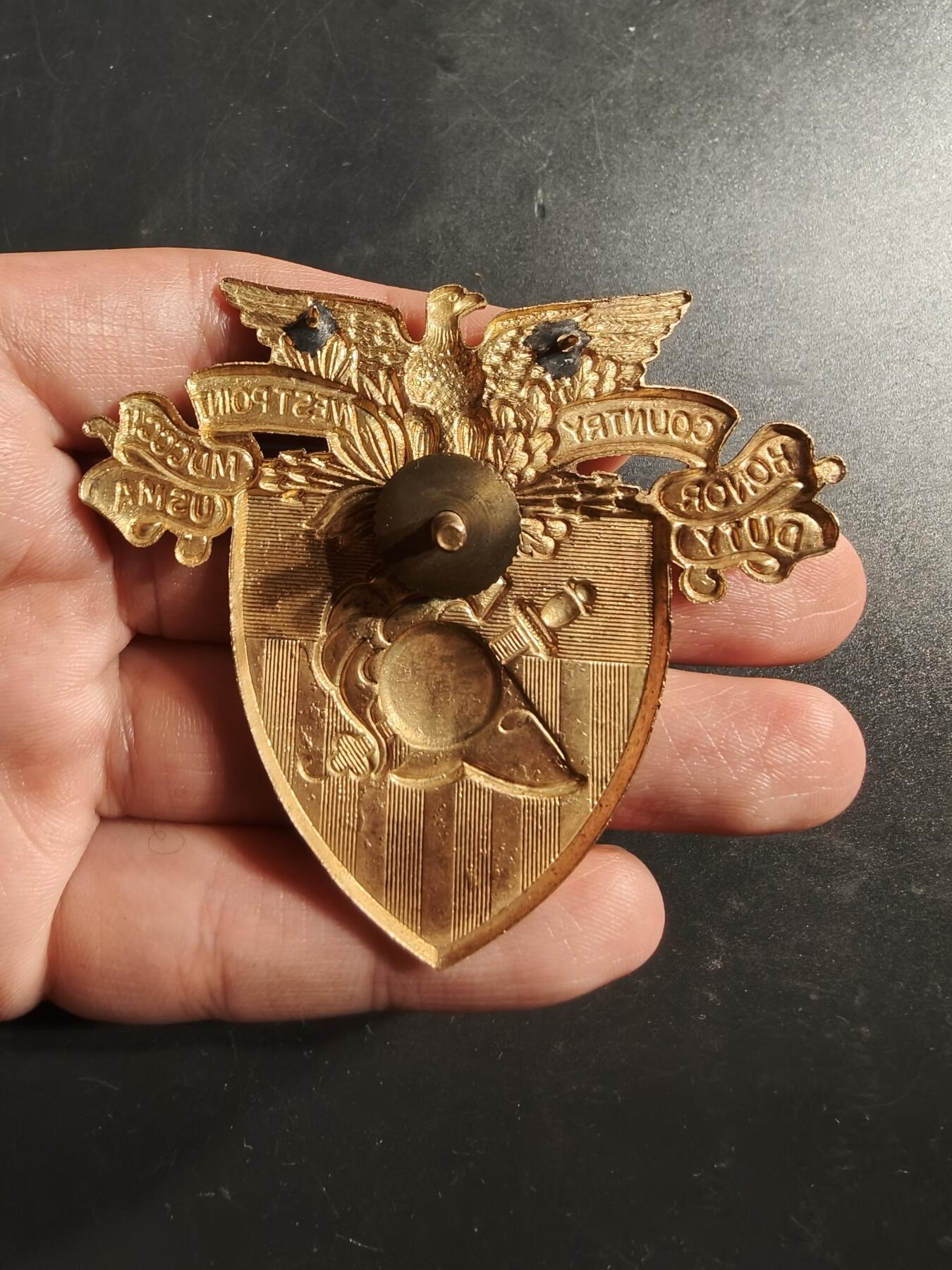 老王徽章第164期  美国西点军校大檐帽帽徽