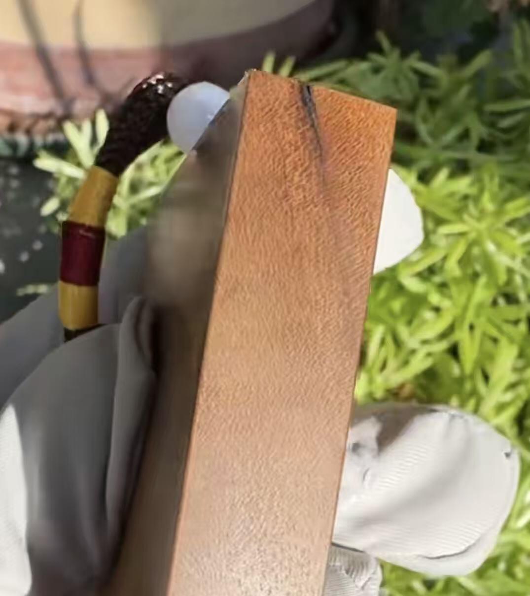 零元拍：H002 金丝楠牌子，香喷喷的小金砖，金光闪闪，71/47/13CM CM，牌子有一道碳化裂，不是贯穿裂，最后三张图片已展示，介意勿拍。