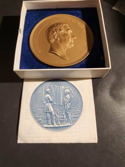 老王徽章第164期 - 美国铸币局米勒德·菲尔莫尔总统（1850-1853）大铜章     原盒带证书      直径76mm.    重量217.8g.      背面象征着美国-印第安和平