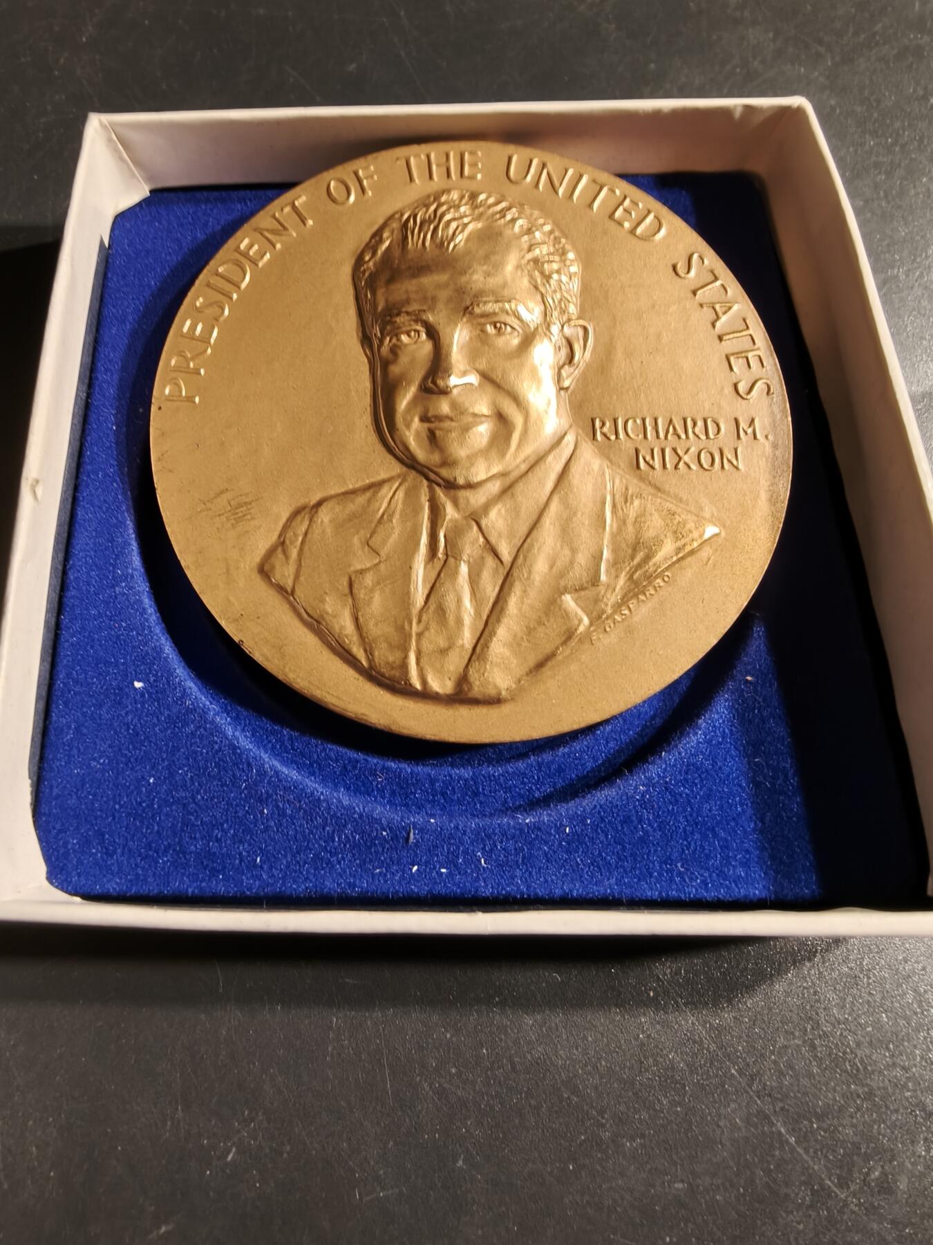 老王徽章第164期  美国铸币局理查德•尼克松总统大铜章     原盒      直径76mm.    重量235.2g