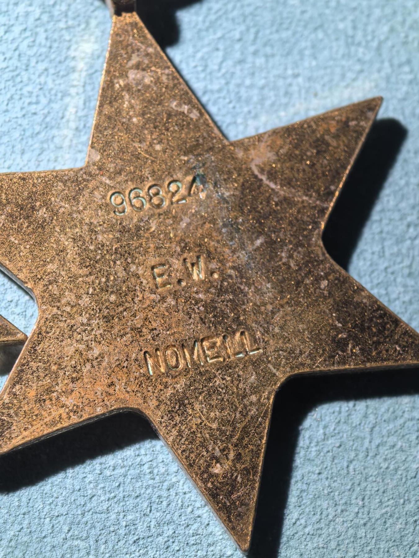 盛世勋华——号角文化勋章邮票专场拍卖第288期 英国二战奖章五联联挂 包括1939-45之星奖章/非洲之星（带北非勋条）/意大利之星/二战战争奖章/非洲服役奖章（银制） 少见带刻名