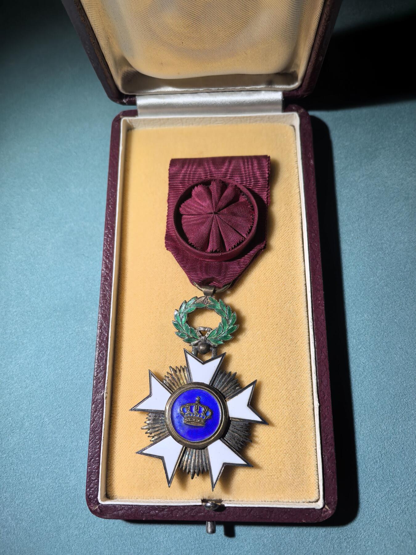 盛世勋华——号角文化勋章邮票专场拍卖第288期 比利时军官级王冠勋章 带原盒 带厂标