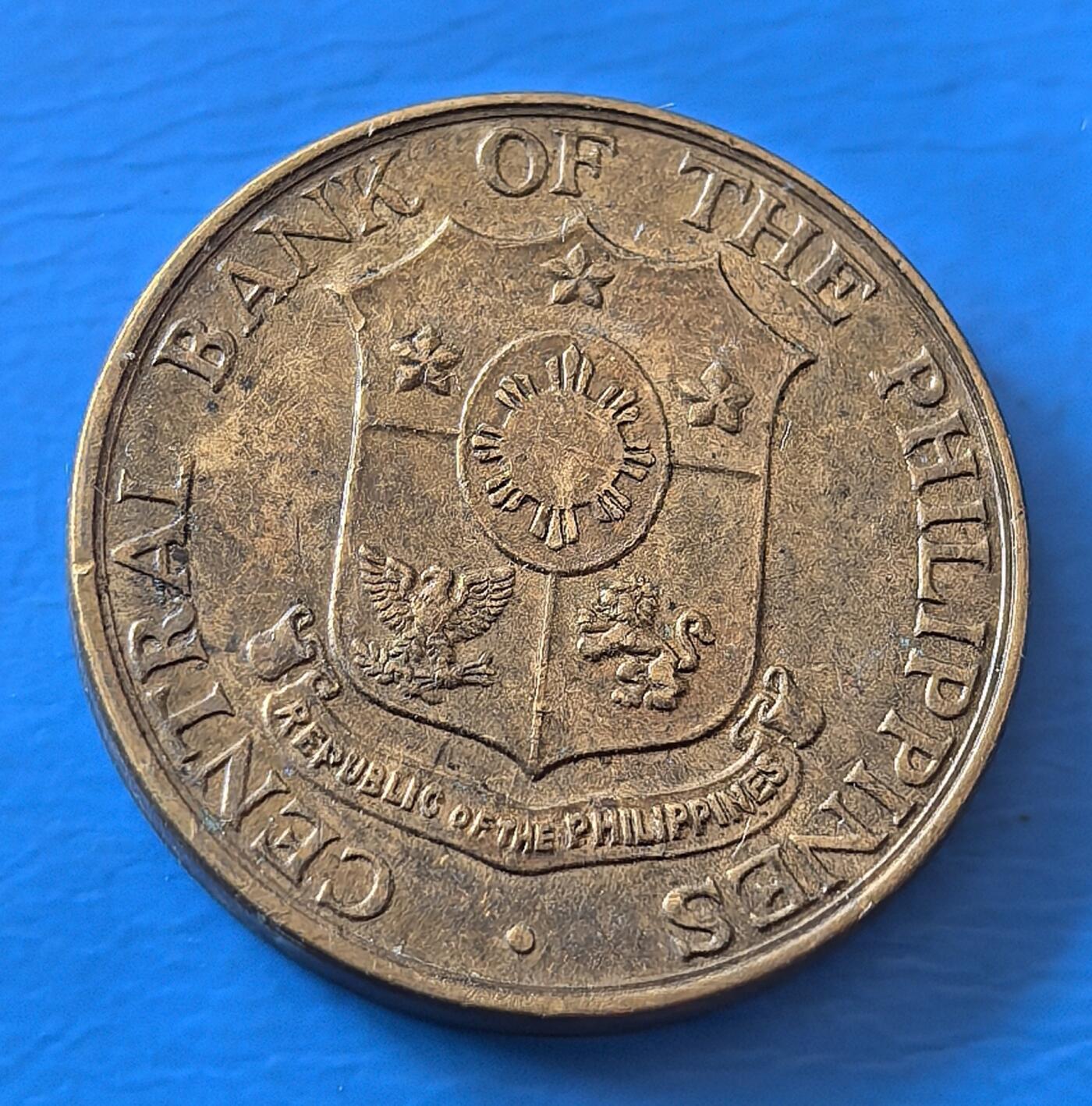 外国优质老铜币银币，周六九点倒数截拍，满百包邮，可寄存半年，喜欢朋友微信扫描二维码可直接参拍 菲律宾1964年5分