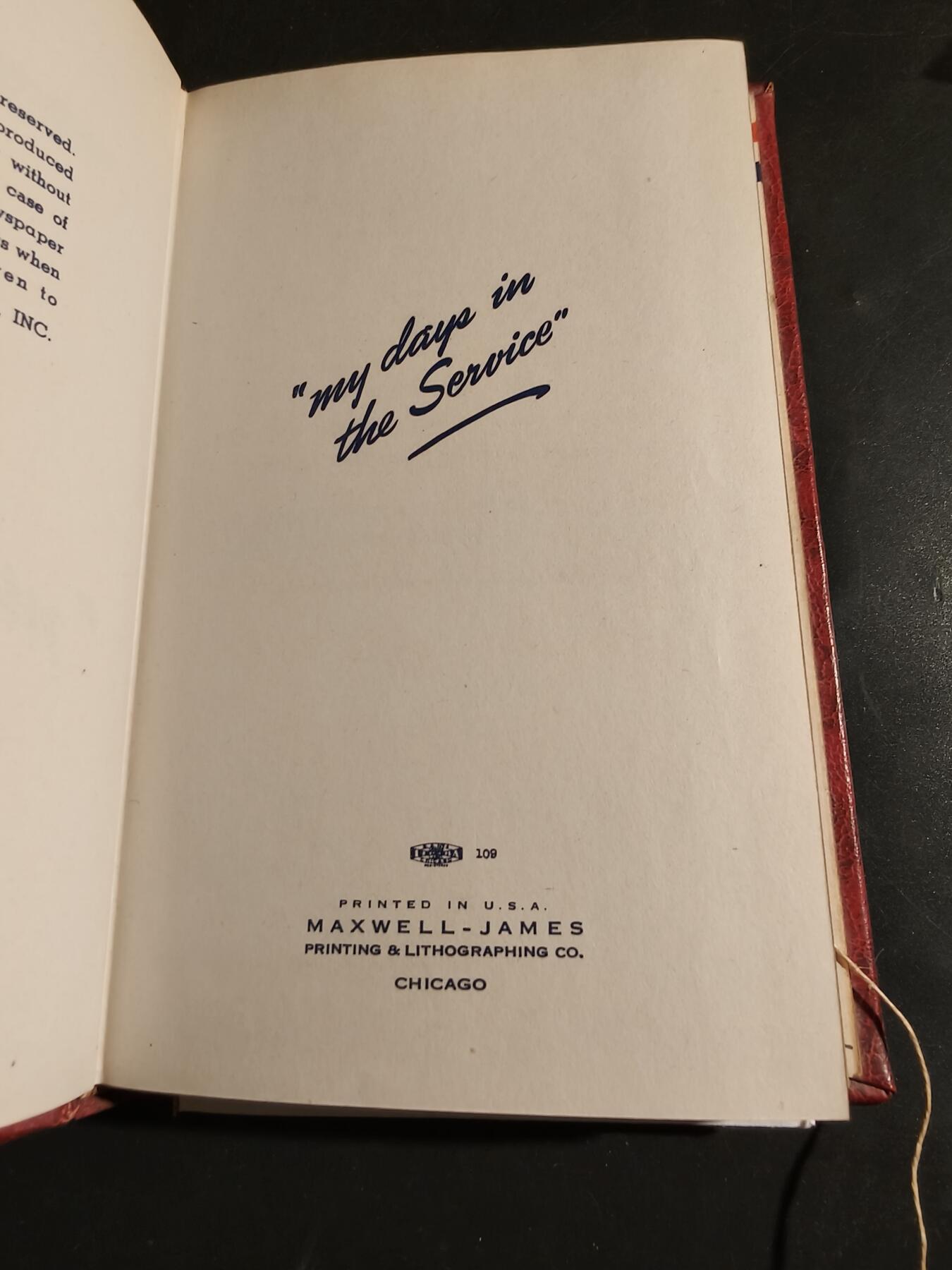 老王徽章第164期 美国二战服役记事本    带原始封装    内部有几页被记录了内容，绝大部分都是空页      尺寸11×18×2cm