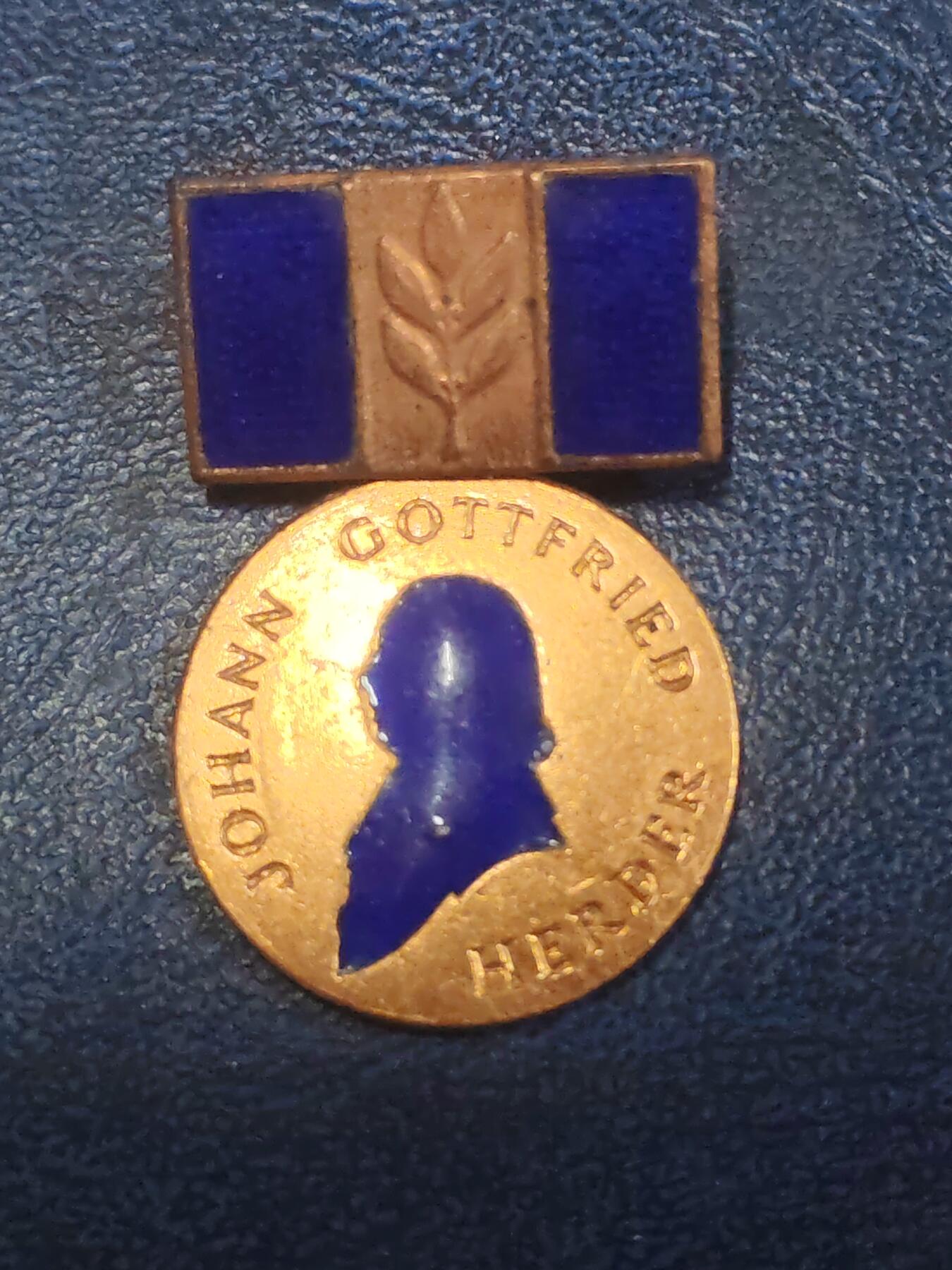 荷兰第129期勋赏拍卖 民主德国铜级苏德友好协会证章