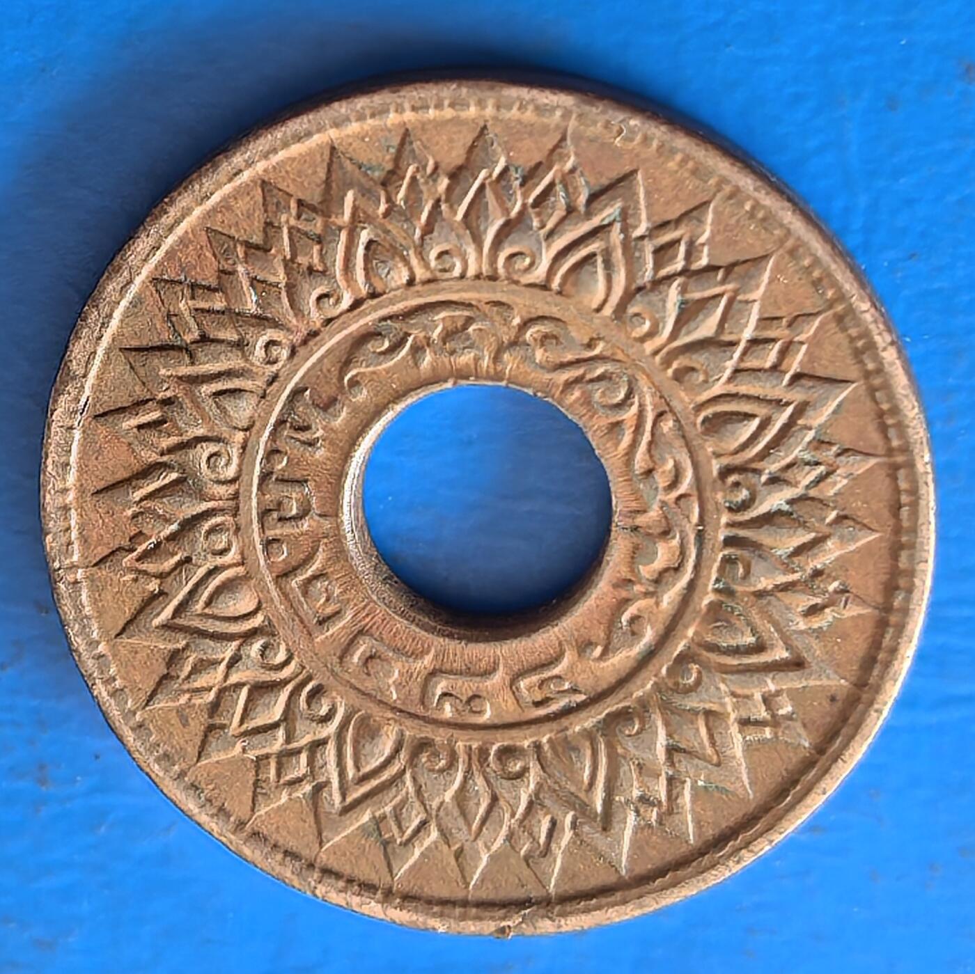 外国优质老铜币银币，周六九点倒数截拍，满百包邮，可寄存半年，喜欢朋友微信扫描二维码可直接参拍