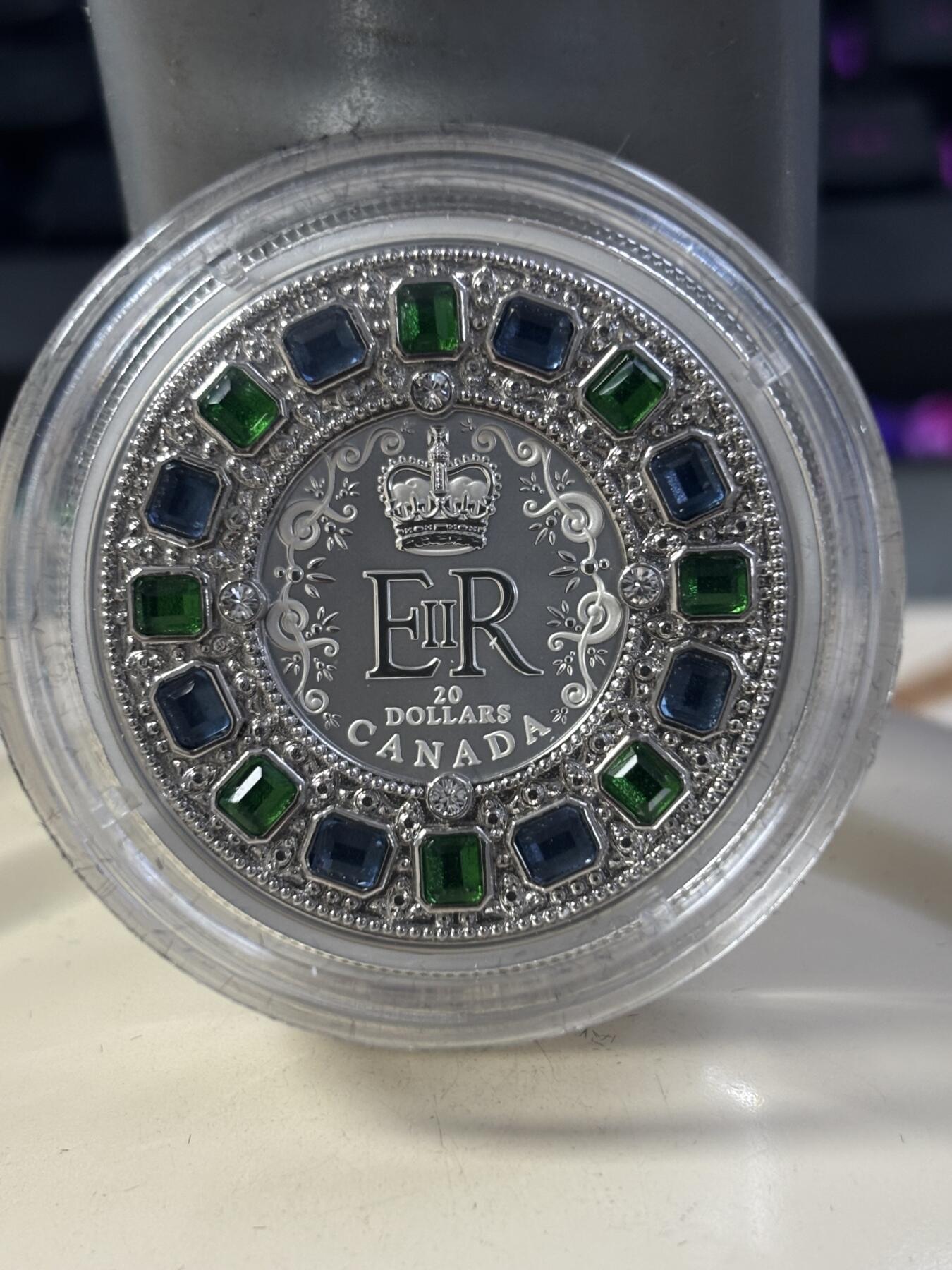 第182期拍卖 加拿大2022年帝国皇冠缅怀女王镶嵌宝石纪念银币，9999银，31.39克，