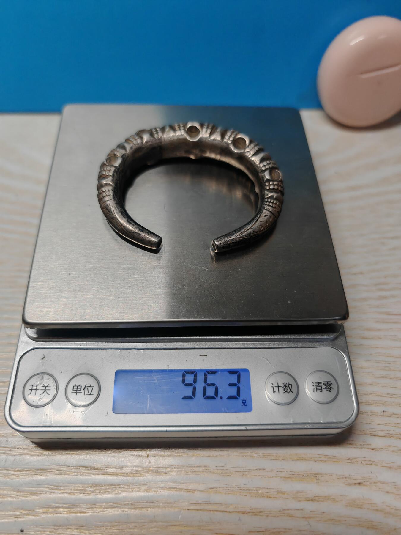 老银手镯 应该是少数民族地区的 96.3克 含银量87.29%