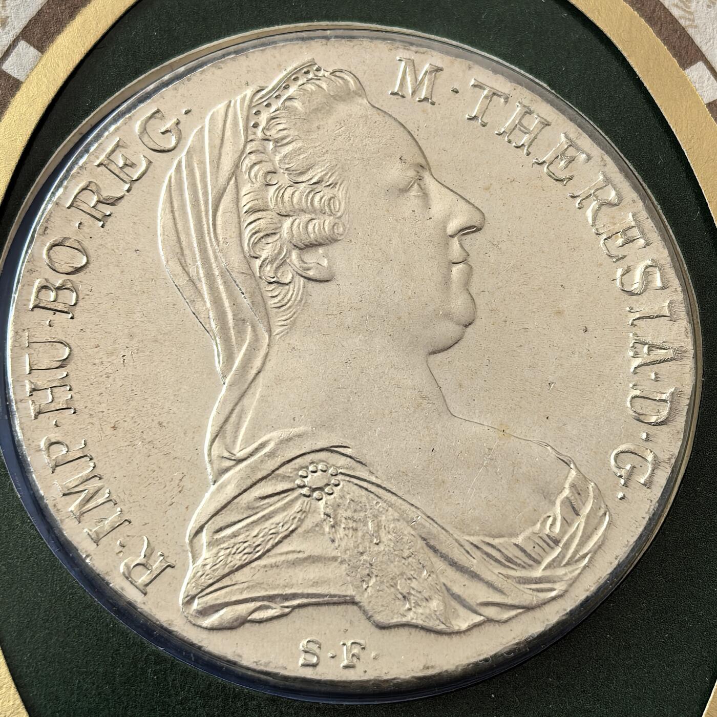 外国优质老铜币银币，周六九点倒数截拍，满百包邮，可寄存半年，喜欢朋友微信扫描二维码可直接参拍 邮币封奥匈帝国大奶妈大银币