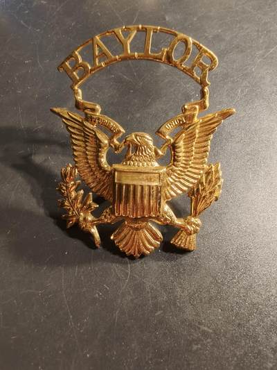 老王徽章第164期 - 美国贝勒大学预备军官训练团大檐帽帽徽 