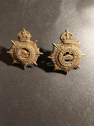 老王徽章第164期 -  英联邦加拿大皇家陆军服务兵团领章一组    镂空版与非镂空版     一战时期