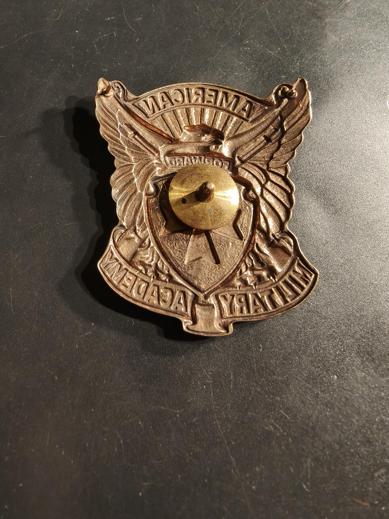 老王徽章第164期 波多黎各美国军事学院大檐帽帽徽    