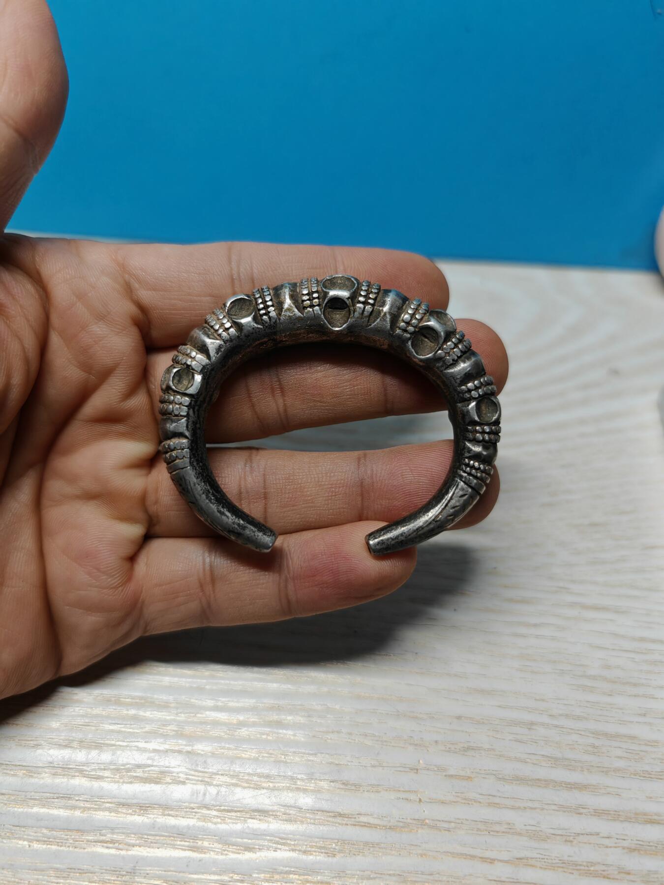 老银手镯 应该是少数民族地区的 96.3克 含银量87.29%