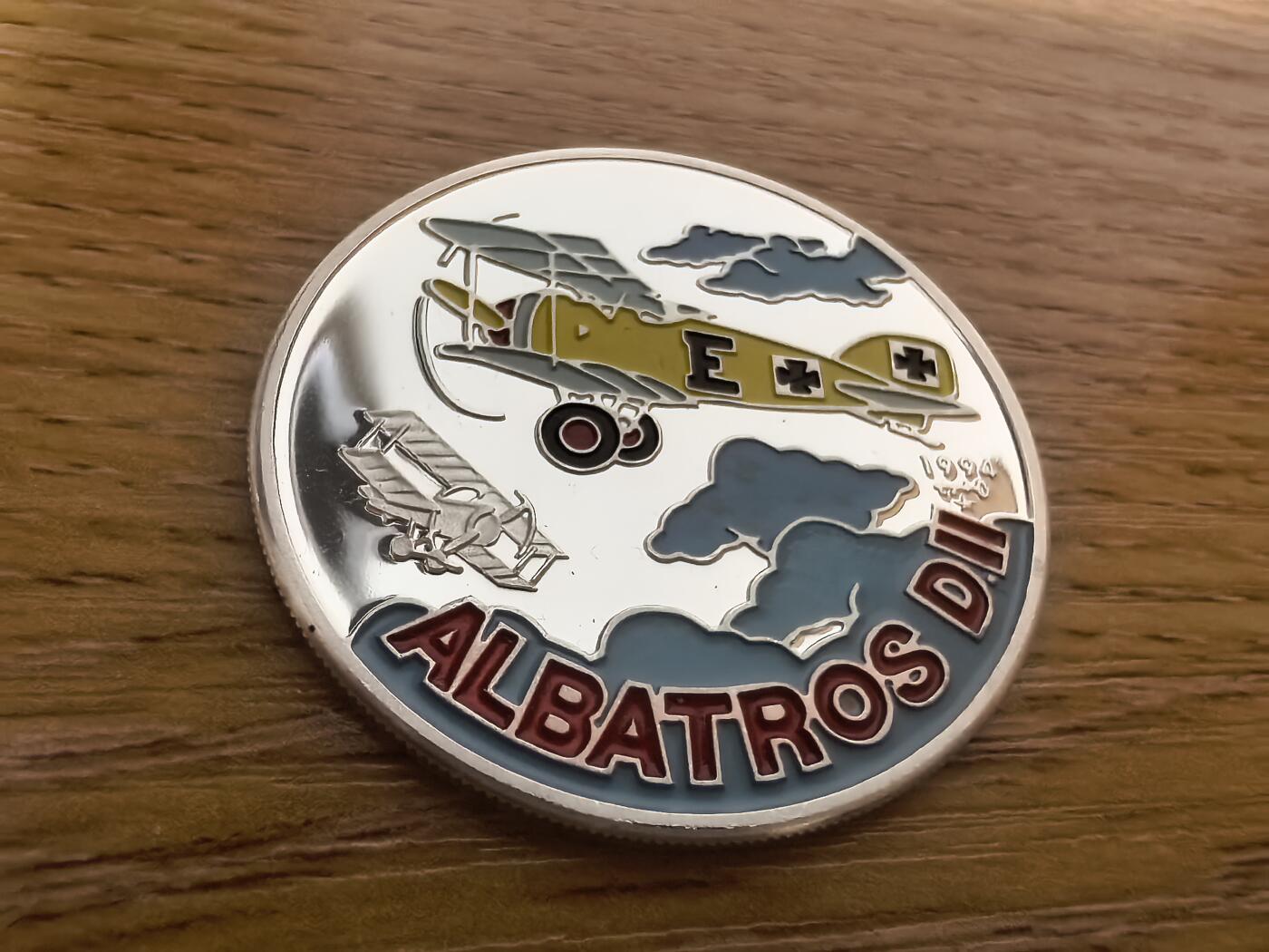 长老汇蛇年精选第七十五场拍卖 1994古巴一战战斗机系列英国的信天翁2号战斗机10比索彩色珐琅质精制银币，20克999银