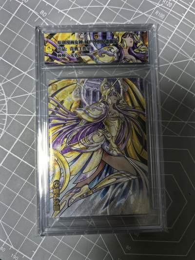 无佣金 不寄存 不收拍 链接少 我只是一个小小的卡牌收藏玩家   需要多宫大佬请私聊 部分卡牌设有底价（不想玩的那么累，即使有底价也会比市场价便宜的多，懂的自然懂） 拒绝小号抬价 大家放心拍 所有拍品部分套有卡膜 部分卡牌多宫 自制卡牌 不包厂瑕 放大镜 品控 勿拍 流拍商品会循环 感谢大家支持 留个关注 不定时上新 谢谢 - 奇点卡牌 原创系列 雅典娜粗闪卡砖