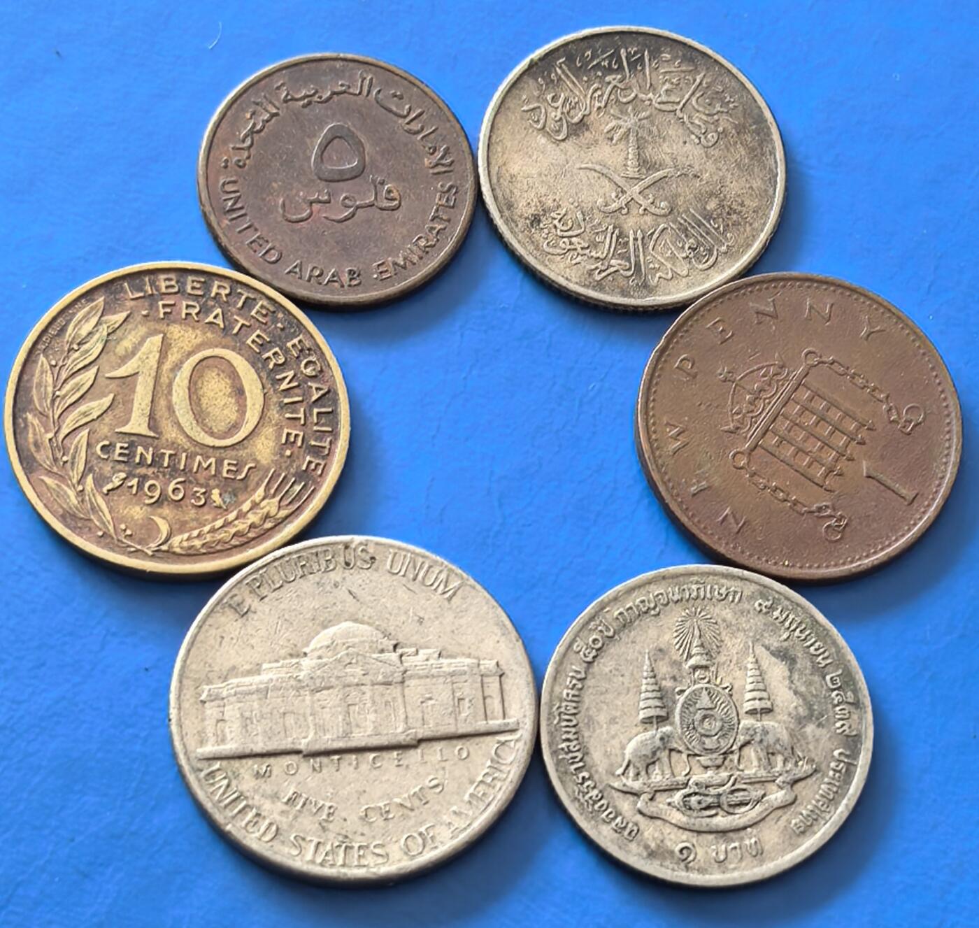 外国优质老铜币银币，周六九点倒数截拍，满百包邮，可寄存半年，喜欢朋友微信扫描二维码可直接参拍 散币6枚