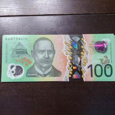 世界钱币～微拍第216期暨2025年第56期  近日新到货品（群里挑剩）选购 因临时决定全家出游延期至11.24发货，故本场改为任意金额大陆地区包邮 - 2020年澳大利亚100元 全程无4尾号603（窗口完好）