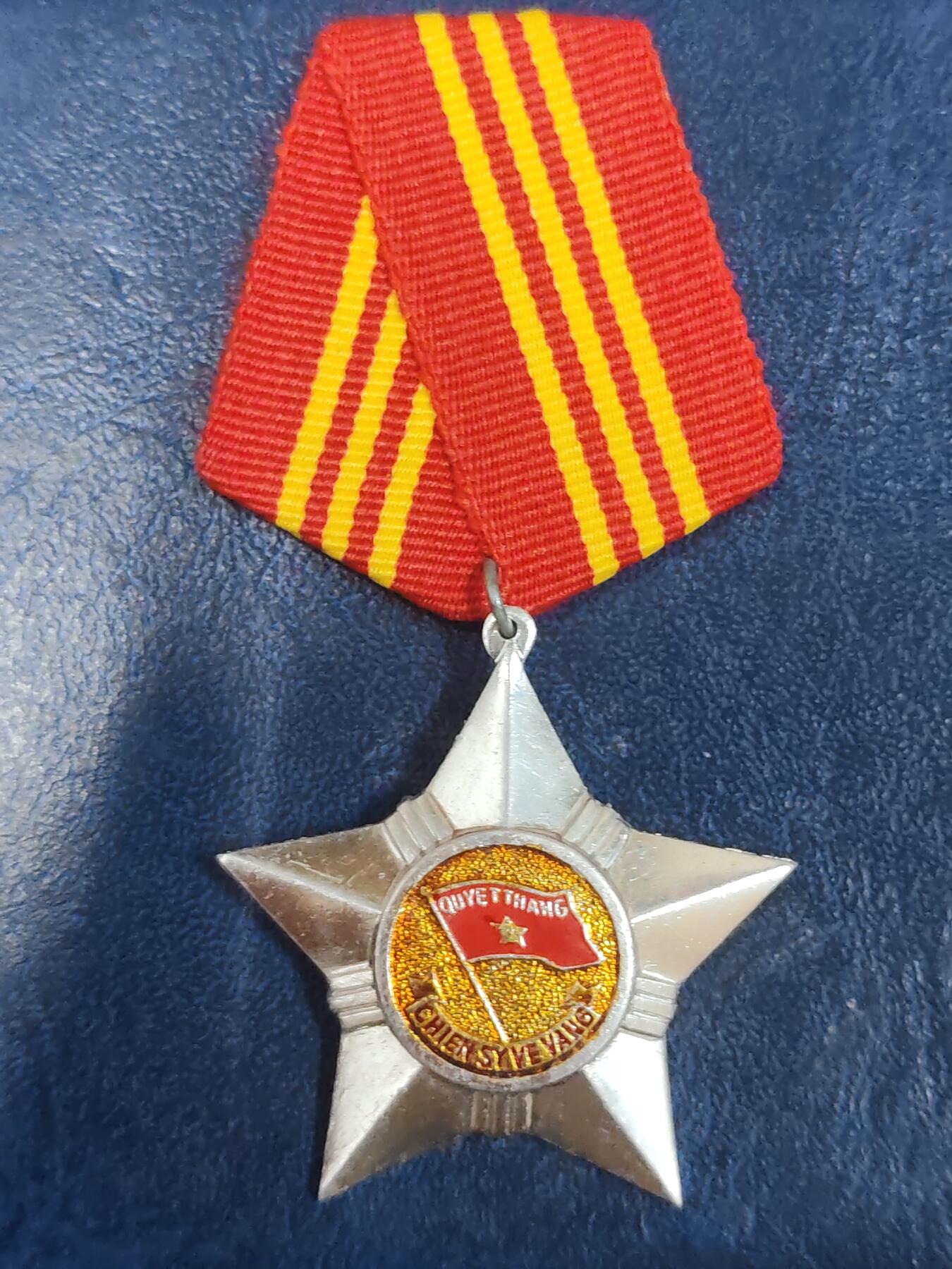 荷兰第129期勋赏拍卖 越南社会主义共和国一级光荣战士勋章