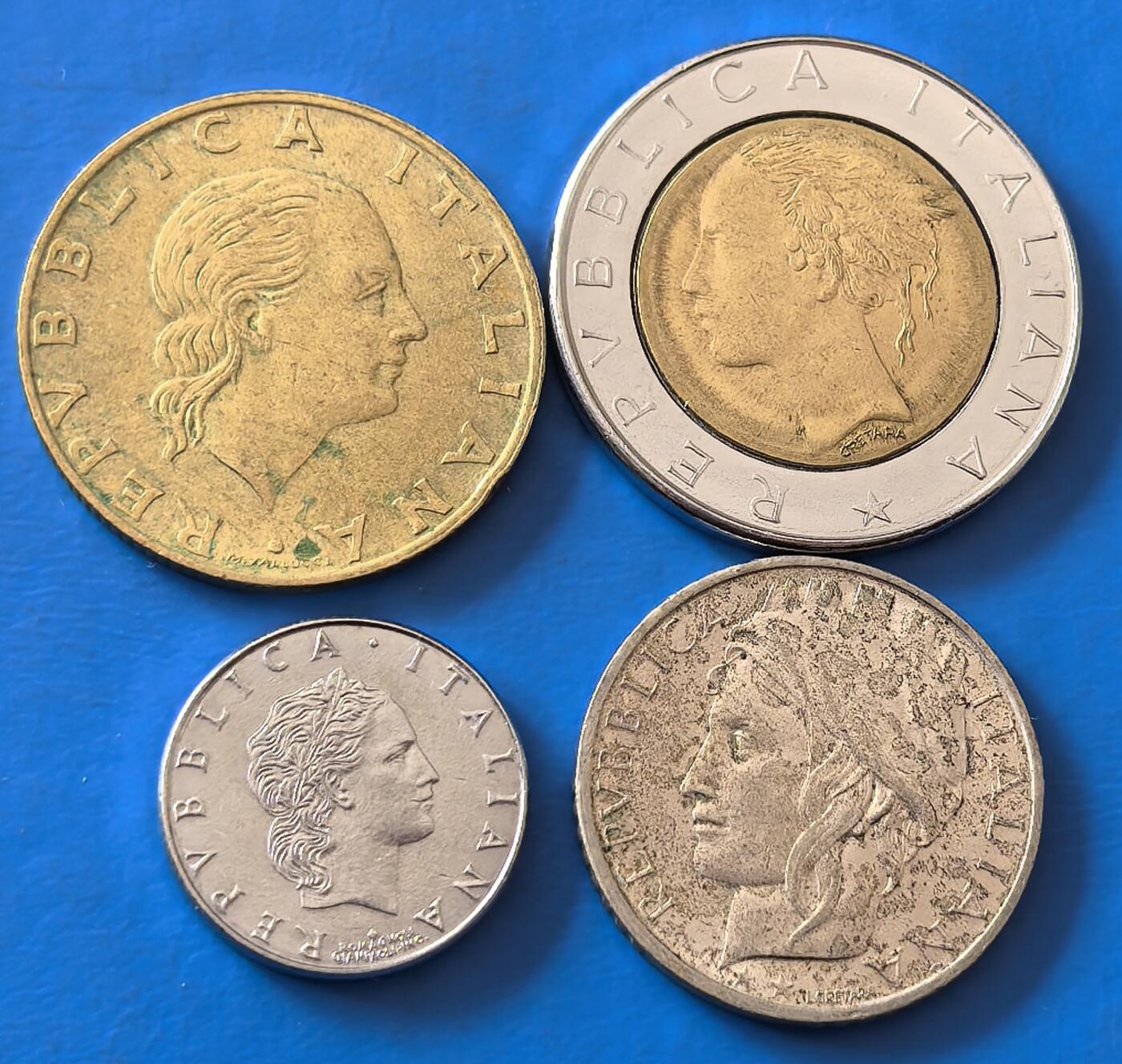 外国优质老铜币银币，周六九点倒数截拍，满百包邮，可寄存半年，喜欢朋友微信扫描二维码可直接参拍 意大利4枚含一枚FAO币