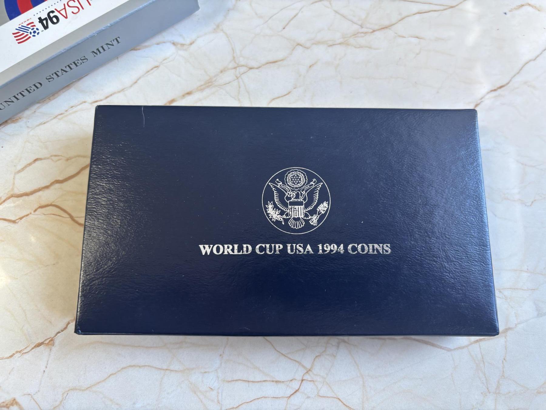 第182期拍卖 1994年美国双币套 美国世界杯（1美元+半美元） 26.73克900银 盒证全