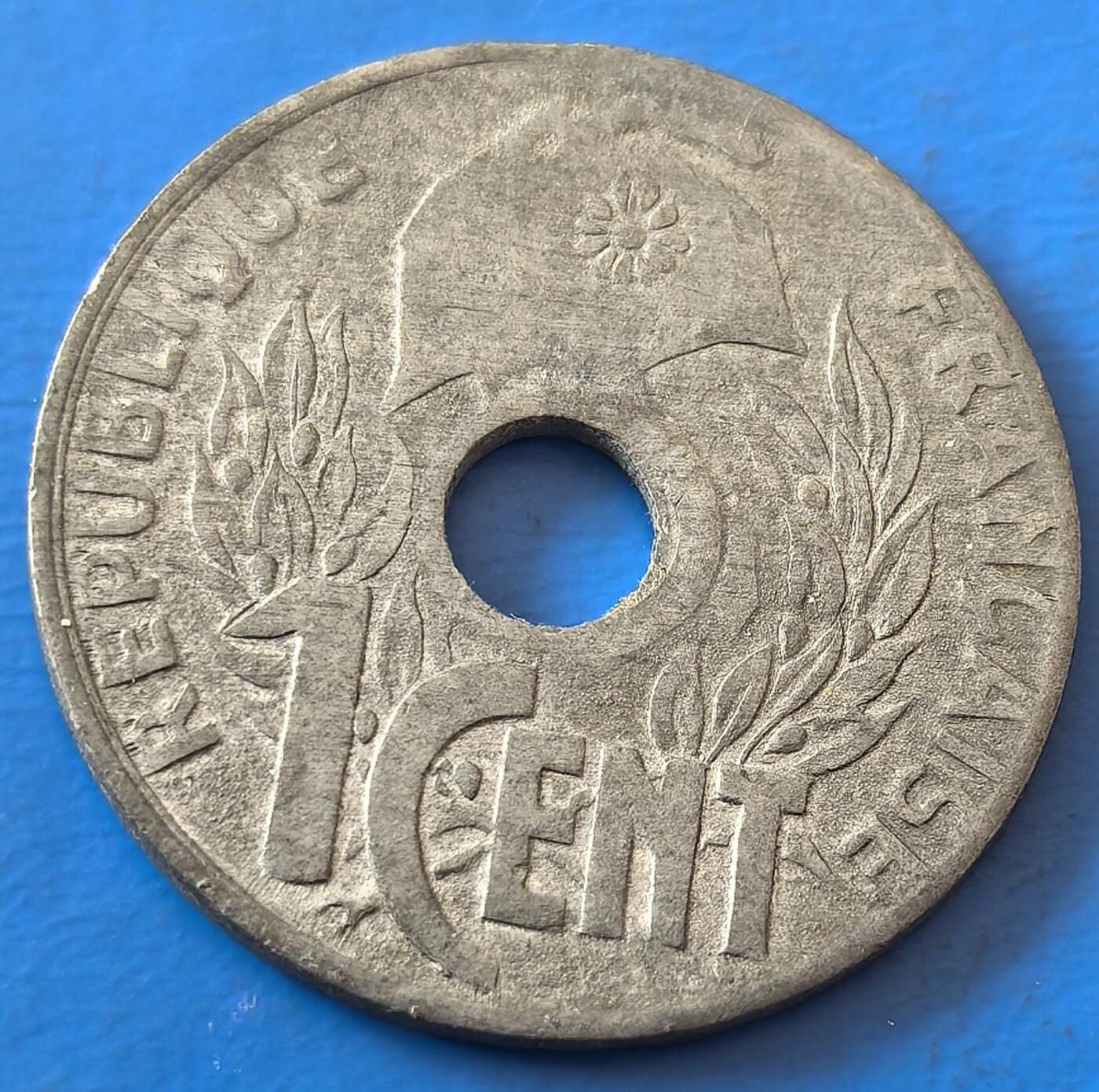 外国优质老铜币银币，周六九点倒数截拍，满百包邮，可寄存半年，喜欢朋友微信扫描二维码可直接参拍 法属印支1941年壹分