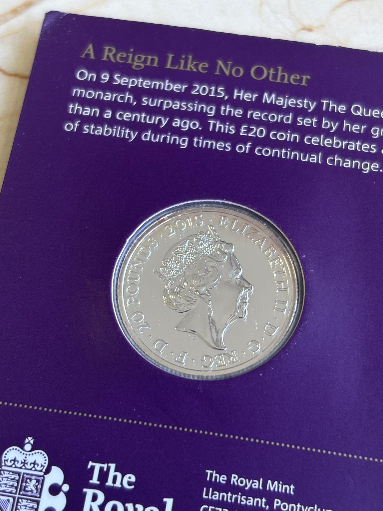 第182期拍卖 2015年英国20英镑非流通普制银币 最长的在位君主 999银15.71克 卡装