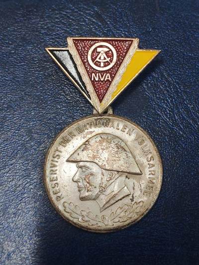 荷兰第129期勋赏拍卖 - 民主德国银级人民军预备役优秀服务奖章