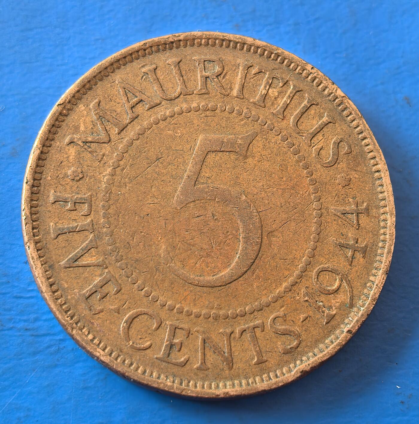 外国优质老铜币银币，周六九点倒数截拍，满百包邮，可寄存半年，喜欢朋友微信扫描二维码可直接参拍 毛里求斯1944年5分