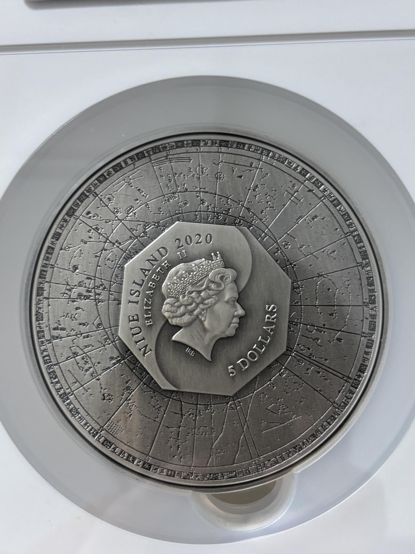 第182期拍卖 纽埃2020年四大瑞兽系列青龙高浮雕银币NGC-MS70首无盒证书，金属:999银+铜，重量:2盎司银+11.5盎司铜，直径:80毫米，发行：500枚