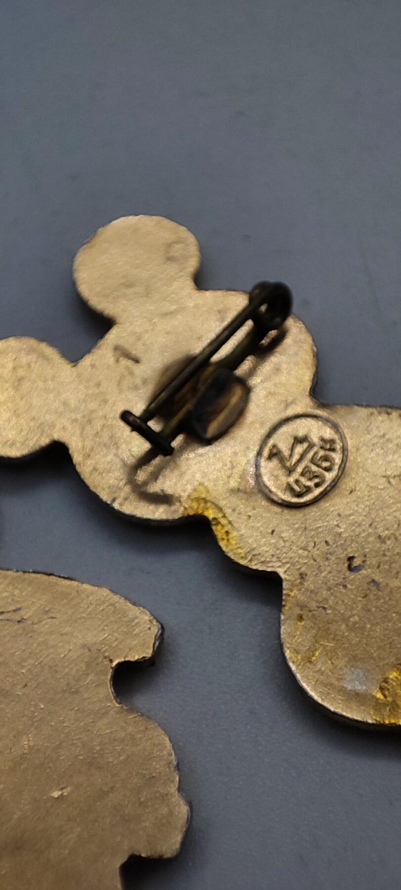 红色经典收藏拍卖专场第32期 莫斯科奥运会吉祥物 小熊米莎一对 合金材质