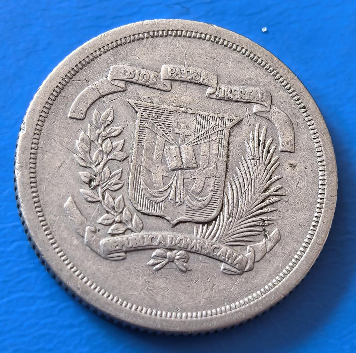 外国优质老铜币银币，周六九点倒数截拍，满百包邮，可寄存半年，喜欢朋友微信扫描二维码可直接参拍 多米尼加1978年25分