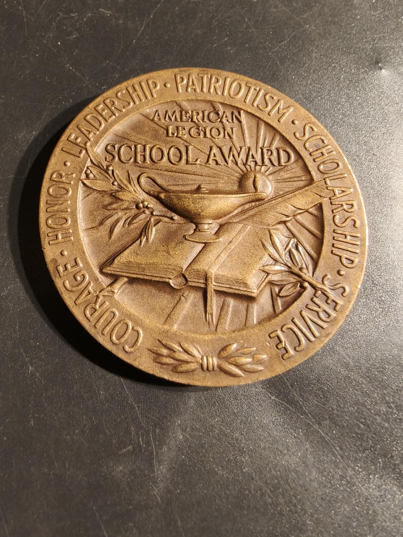 老王徽章第164期 美国一战老兵协会大铜章     直径63mm.    重量120g