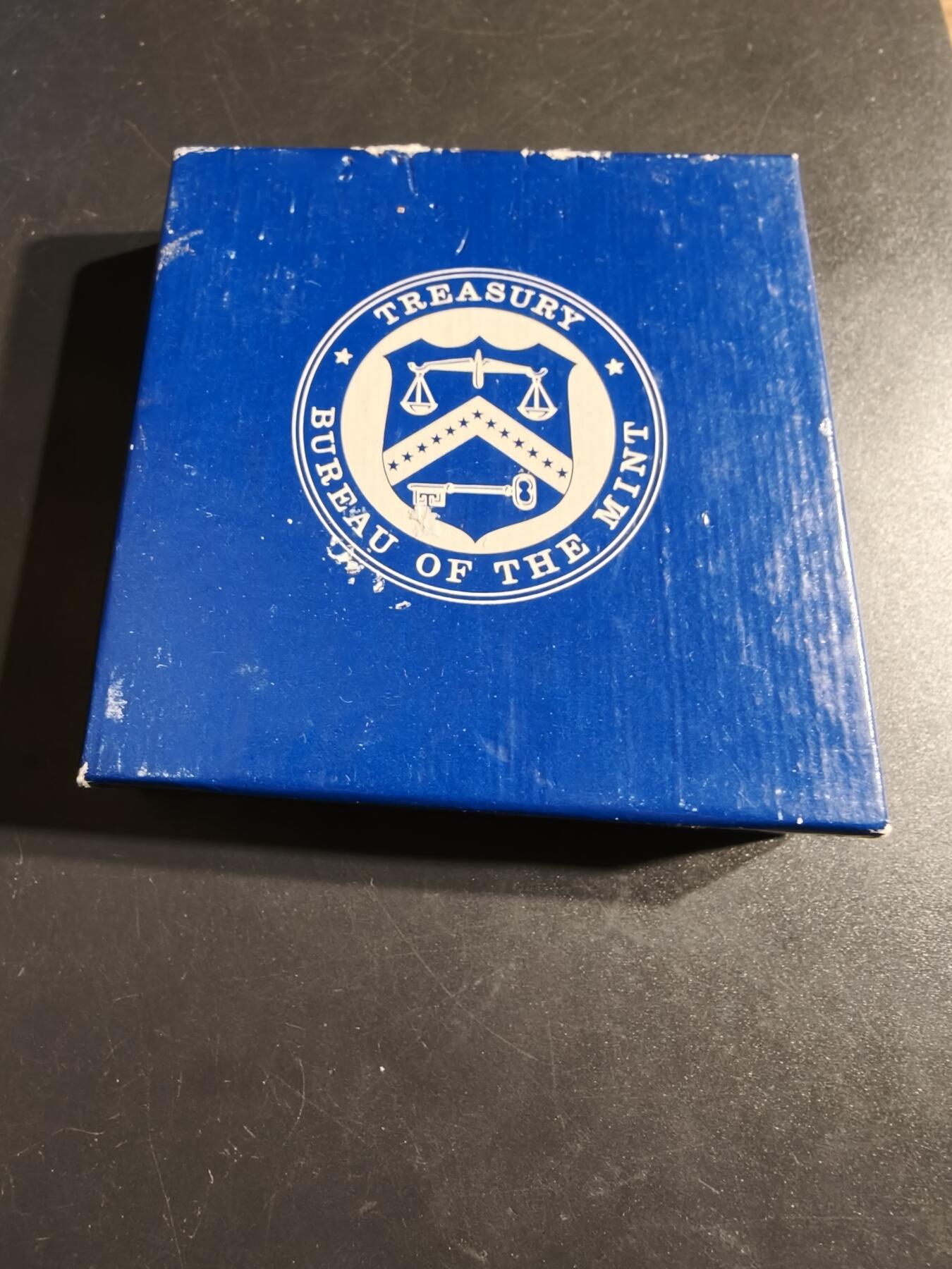 老王徽章第164期  美国铸币局吉米卡特总统大铜章 原盒 背部刻有引言：“美国梦永存……我们必须再次对我们的国家充满信心……” 直径76mm. 重量231.5g