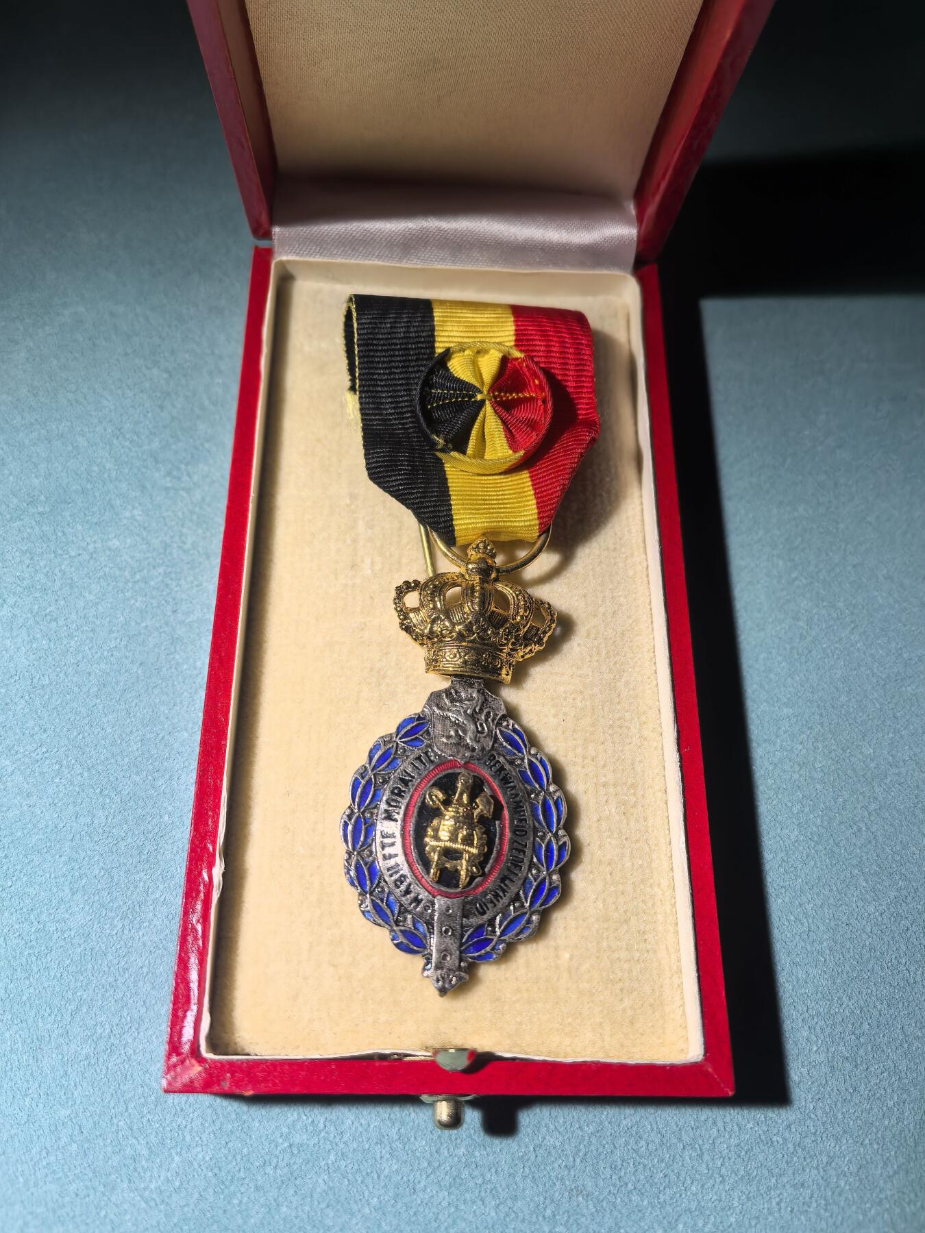 盛世勋华——号角文化勋章邮票专场拍卖第288期 比利时一级劳动功勋奖章  银制 带原盒 带厂标