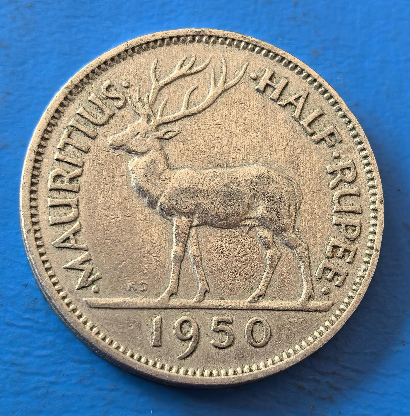 外国优质老铜币银币，周六九点倒数截拍，满百包邮，可寄存半年，喜欢朋友微信扫描二维码可直接参拍 毛里求斯1950年半卢比