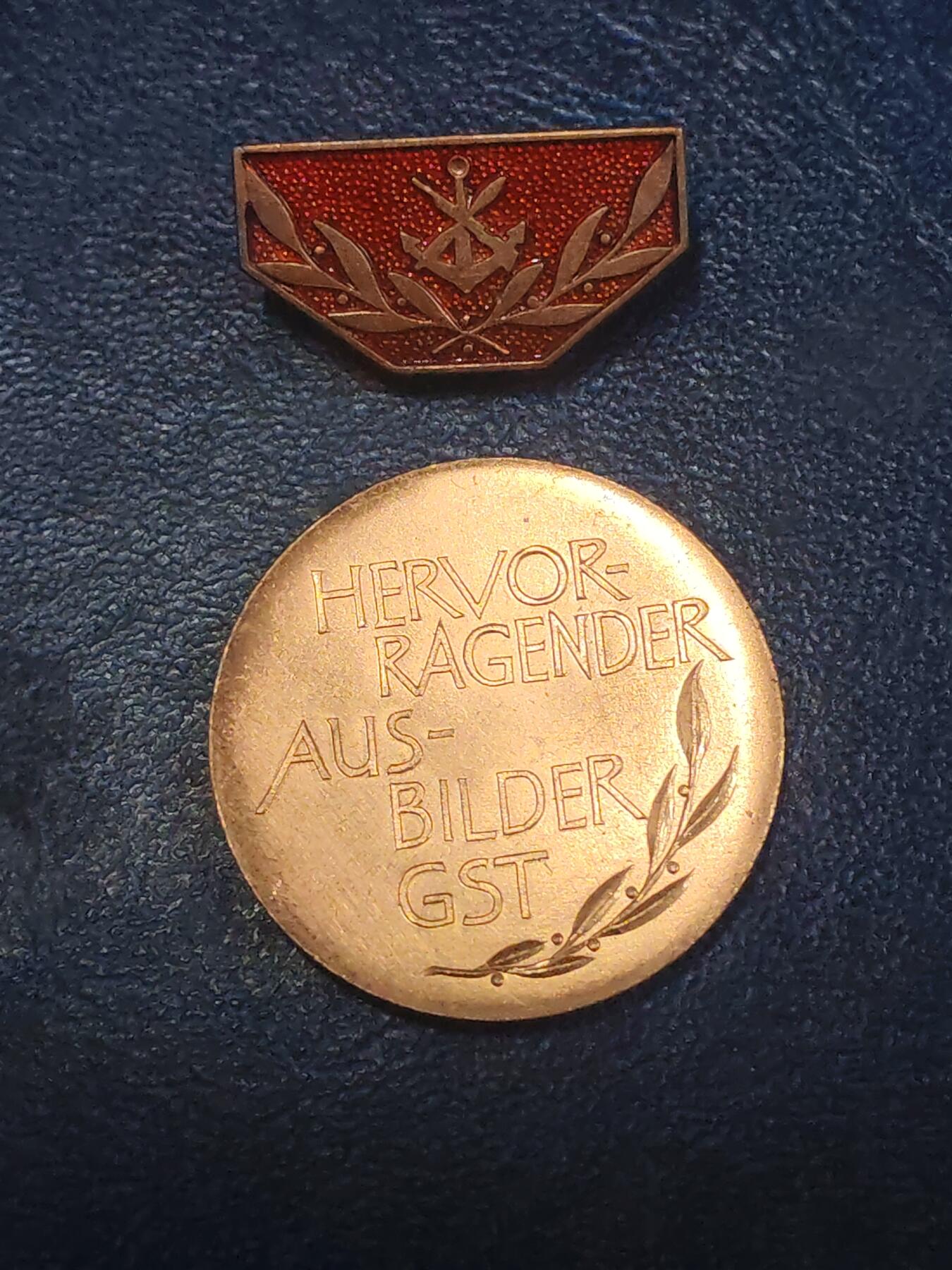 荷兰第129期勋赏拍卖 民主德国铜级体育与技术协会证章