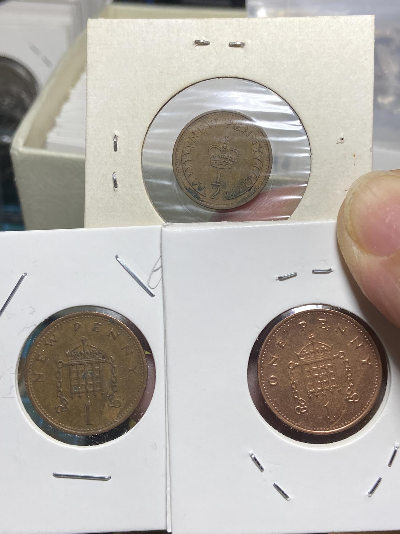 2025年第一百三十一场(总第一百五十七场）外国好品纸夹散币场(免佣金) 英国🇬🇧3枚：1971年1/2便士，1新便士，1996年1便士