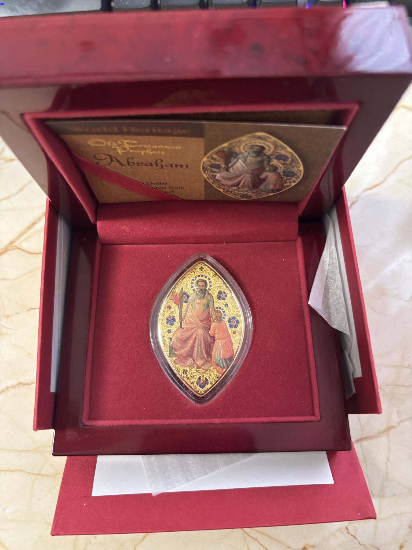 第182期拍卖 纽埃2015年遗产系列亚伯拉罕1盎司彩色异形银币，999银，发行999枚