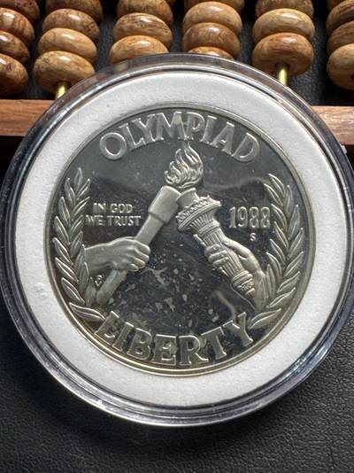 ❤️【币观天下】❤️ 第331期钱币拍卖- 2025.11.21周五晚上6点半场-长期征集拍品 - 美国奥运会纪念币1988年1美元银币火炬