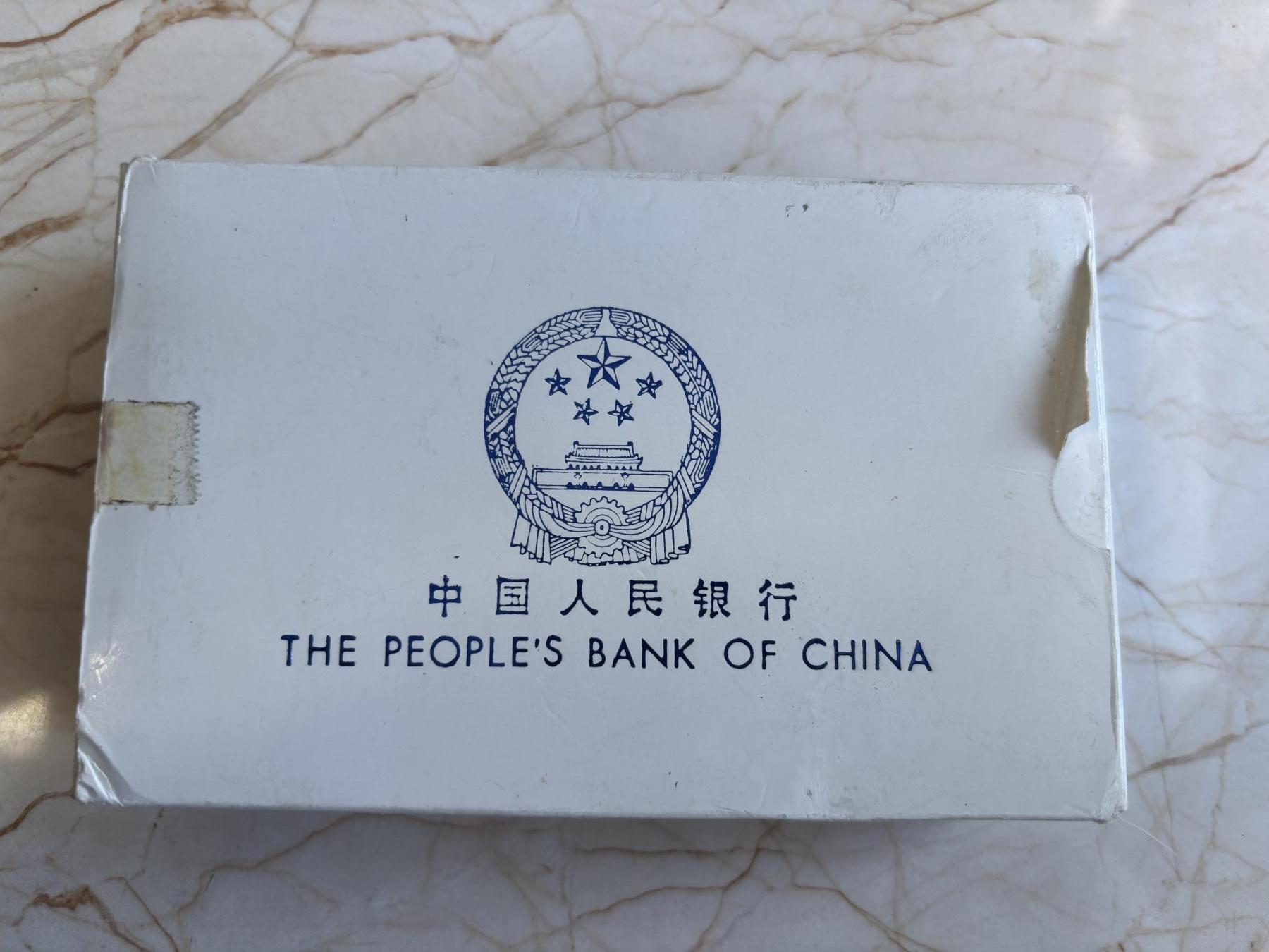 第182期拍卖 1988年中国10元X2精制银币套 中国珍惜动物-朱鹮和白鳍豚 27克925银X2 发行量：5万套 盒证全,有氧化