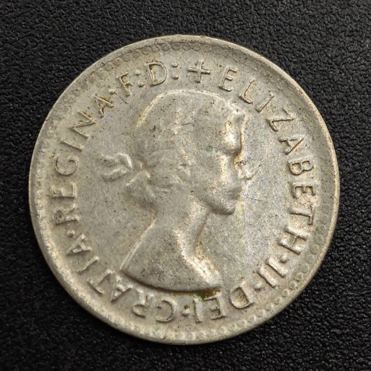 【淘币小摊】实时拍第八百零一拍   散币场   满百包邮可预留二周 每周一统一发货   澳大利亚1962年伊丽莎白二世3便士银币