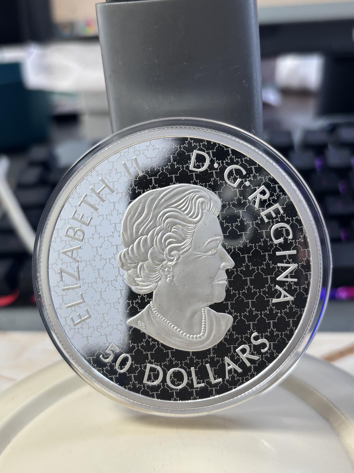 第182期拍卖 获奖币加拿大2022年大西洋幽灵船5盎司彩色夜光银币,9999银，发行1500枚