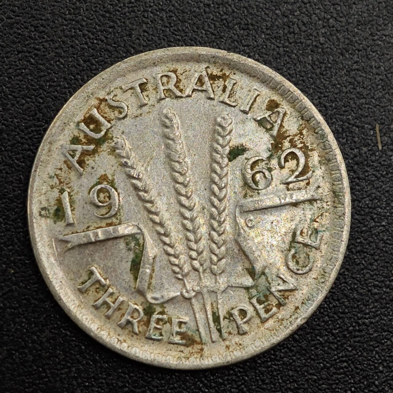 【淘币小摊】实时拍第八百零一拍   散币场   满百包邮可预留二周 每周一统一发货   澳大利亚1962年伊丽莎白二世3便士银币