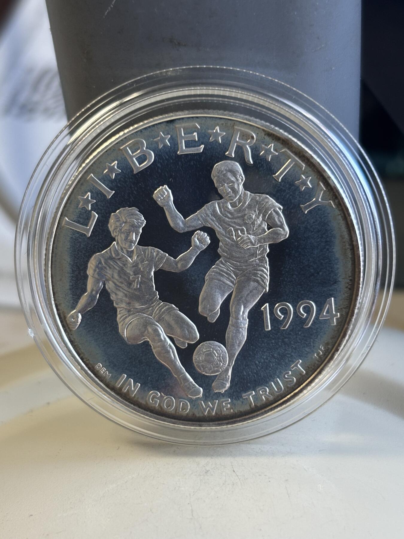 第182期拍卖 1994年美国双币套 美国世界杯（1美元+半美元） 26.73克900银 盒证全