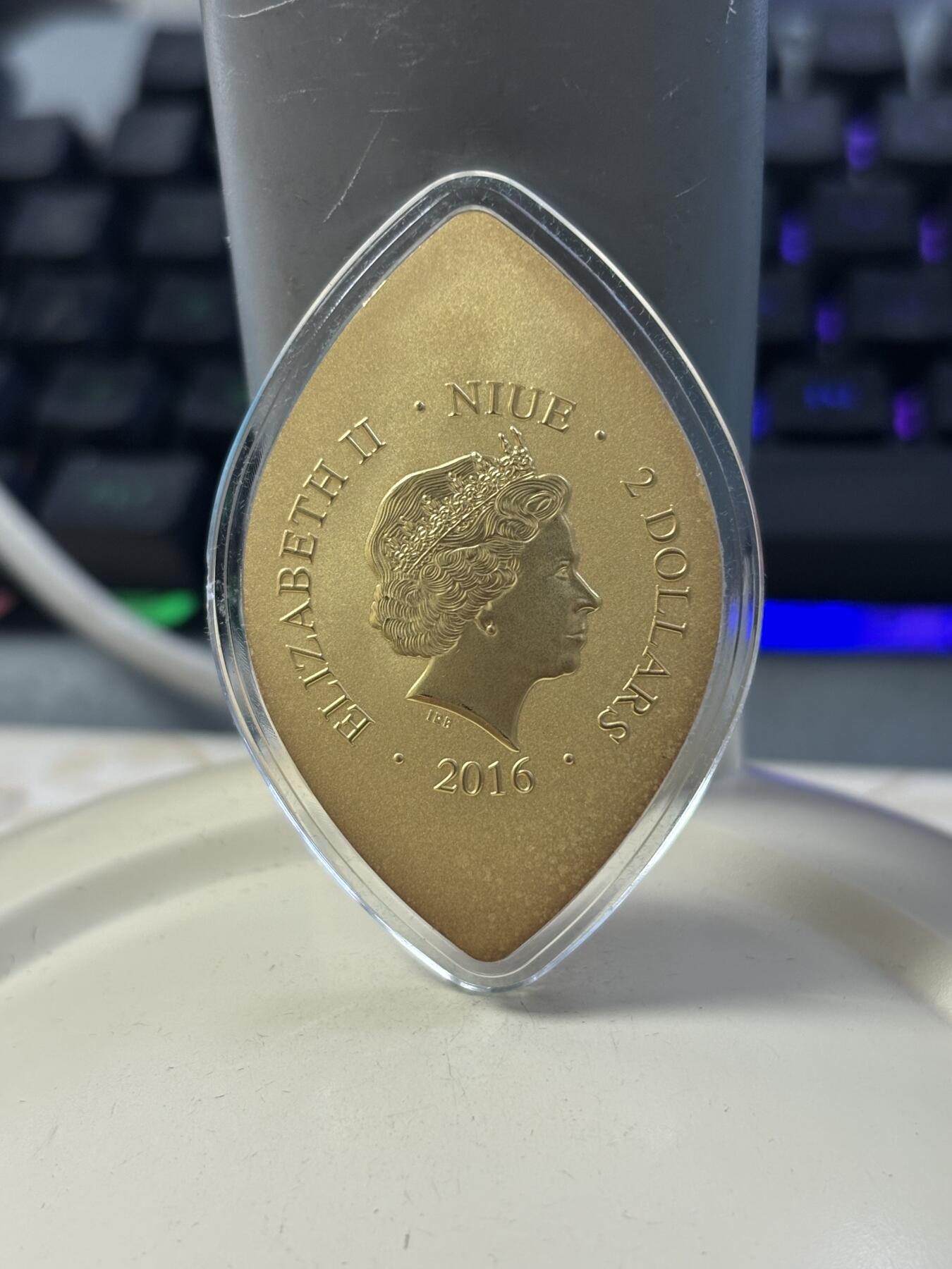 第182期拍卖 纽埃2016年遗产系列所罗门王1盎司彩色异形银币，999银，发行999枚，塑料盒有裂痕