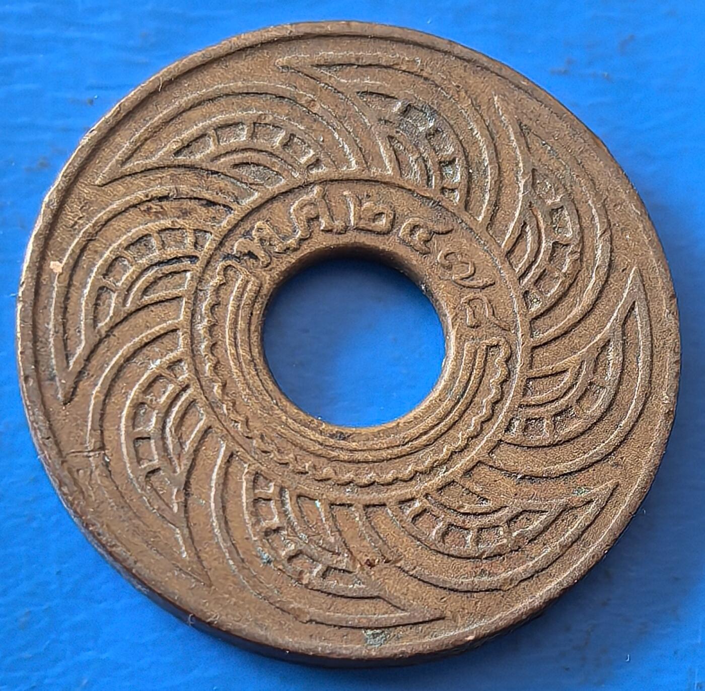 外国优质老铜币银币，周六九点倒数截拍，满百包邮，可寄存半年，喜欢朋友微信扫描二维码可直接参拍