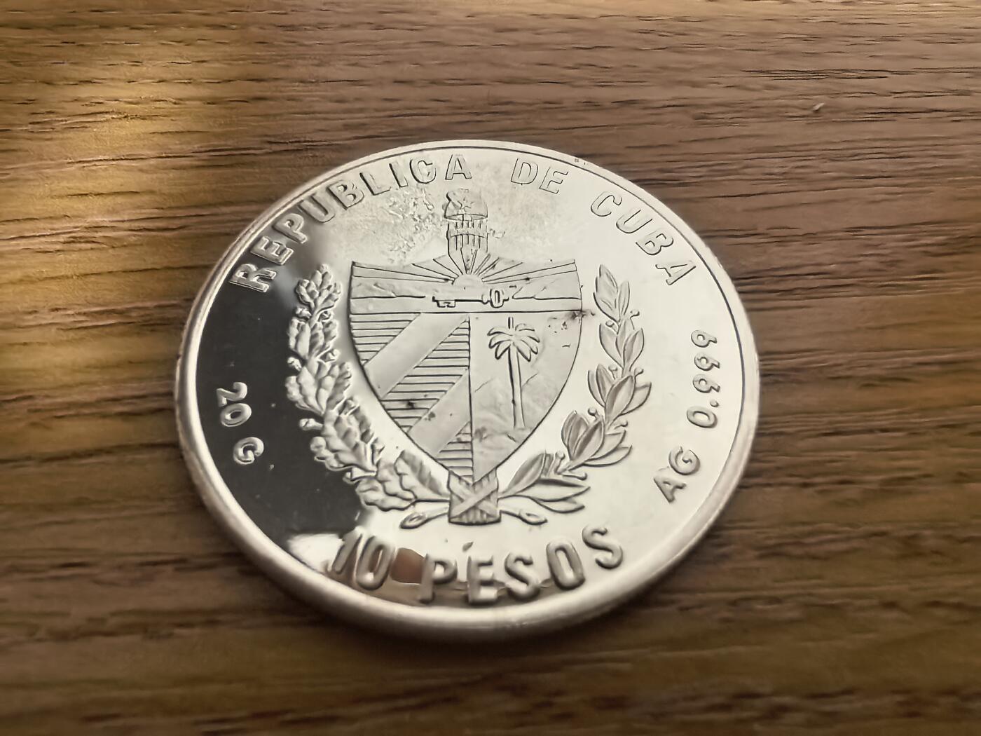 长老汇蛇年精选第七十五场拍卖 1994古巴珐琅质彩色火烈鸟10比索精制银币，20克999银