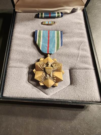 老王徽章第164期 - 美国三军联勤成就奖章     原盒带略和珐琅略 