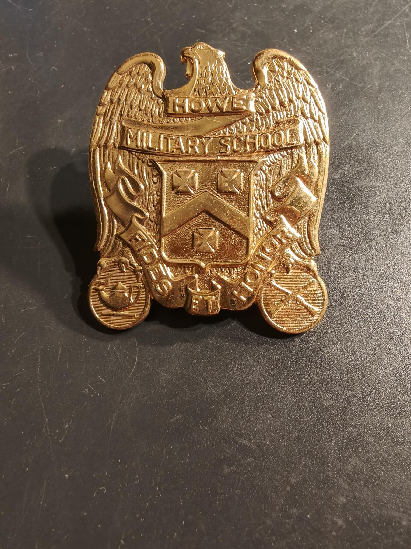 老王徽章第164期  美国豪伊军事学校大檐帽帽徽      1884年-2019年